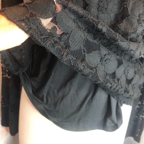 Hollister laced lined top. Size medium - Picture 4 of 10